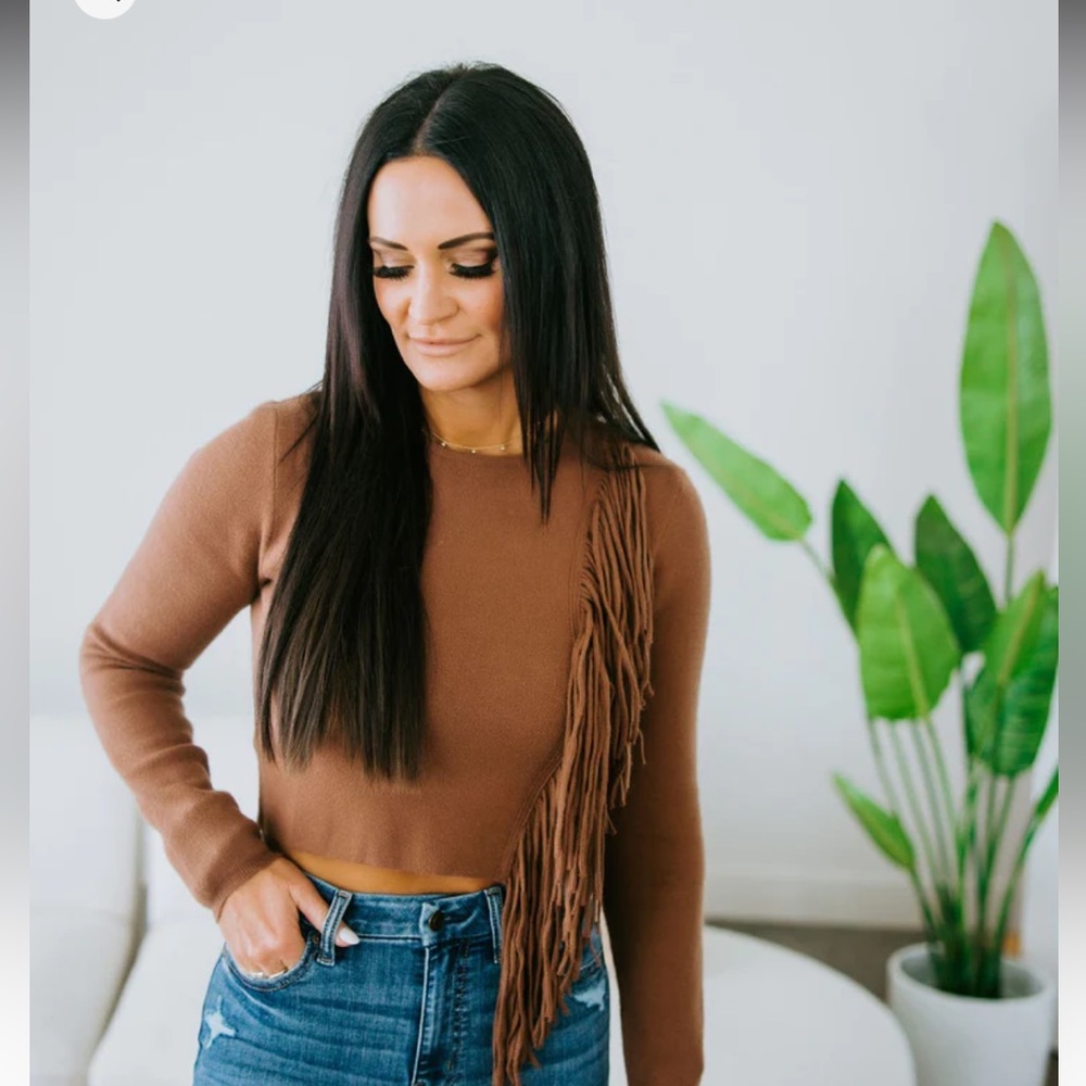 Le lis fringe knit sweater size small